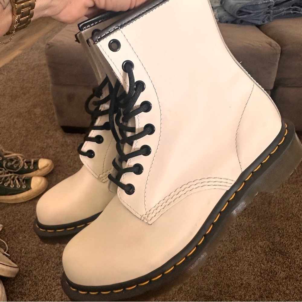 Dr. Martens Leather White Boots Black Laces Woman Sz 8 Yellow Stitching Classic - Picture 8 of 15